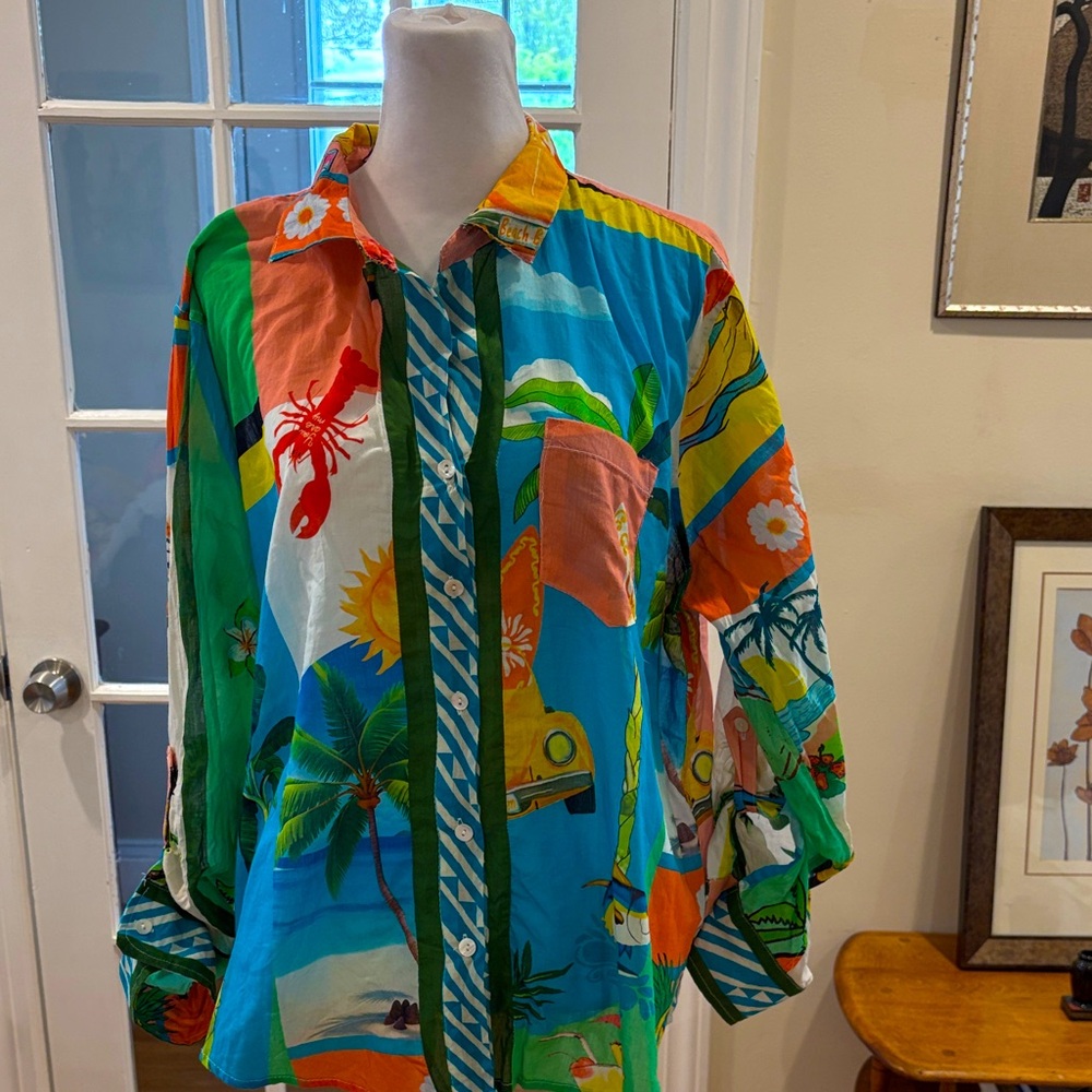 Lucky & Coco Women’s Vibrant Multi-Color Tropical Print Shirt. Size L.